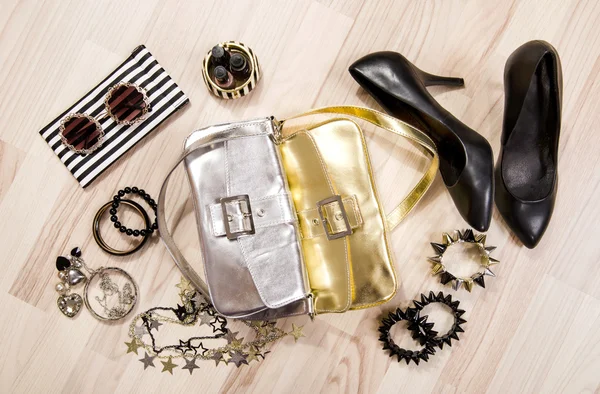 Woman accessories arranged on the floor. — Stock Photo, Image