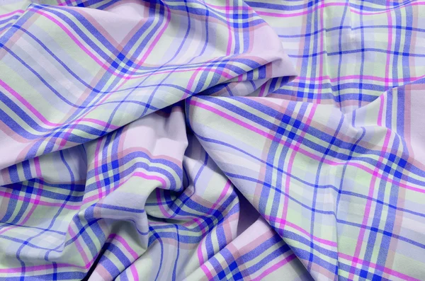 紫色格子图案上皱巴巴的织物。彩色的线条和广场 — 图库照片