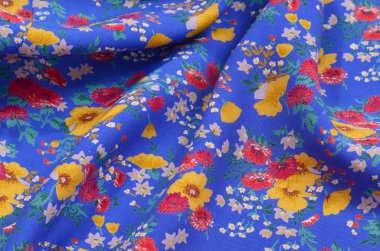 Çiçek desenli kumaş üzerine buruşuk. 