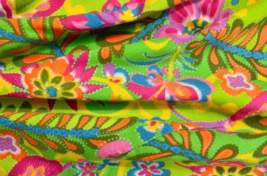 Çiçek desenli kumaş üzerine buruşuk. 