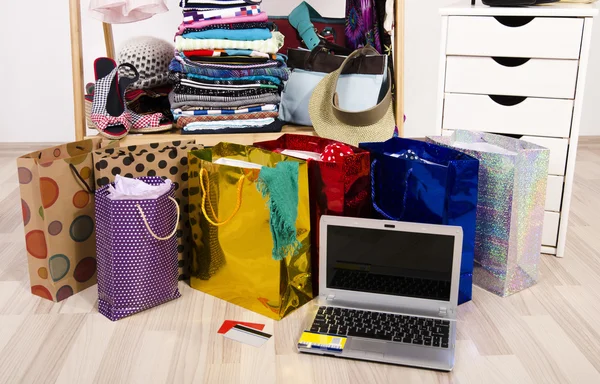 Wardrobe with clothes and shopping bags, on line shopping. — Stock Photo, Image