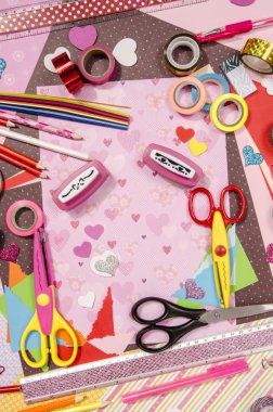 Saint Valentine's için sanat ve el sanatları malzemeleri. 