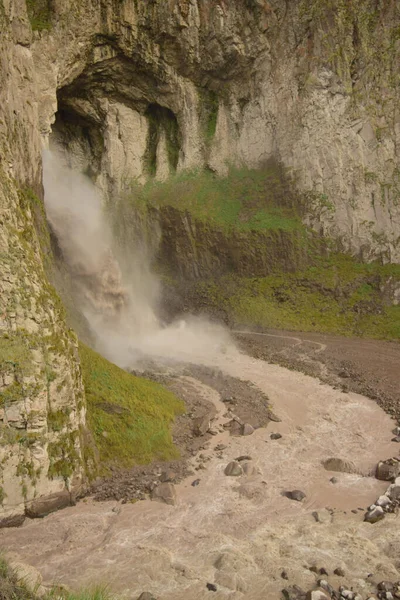 Cachoeira Alpina Monumento Natural Karakaya Uma Rocha Área Dzhily Verão — Fotografia de Stock