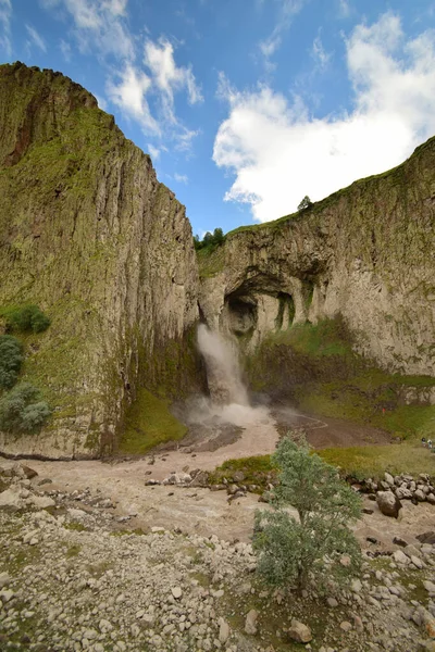 Naturminnesmärke Över Det Kaukasiska Vattenfallet Karakaya Klippa Dzjily Området Sommaren — Stockfoto