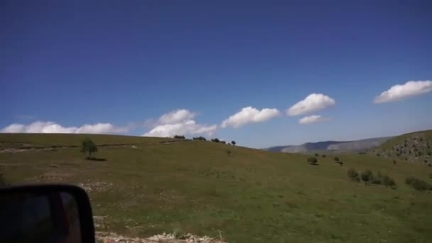 Vista Las Montañas Del Cáucaso Con Cielo Azul Nubes Mientras — Vídeo de stock