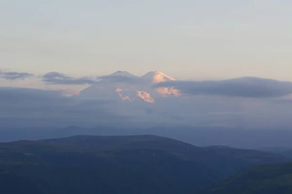 Vue Montagne Elbrus Soir Dans Les Nuages Chaîne Montagnes Caucase — Photo