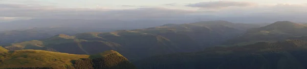 Panorama Ângulo Largo Pôr Sol Noite Montanhas Cáucaso Nas Nuvens — Fotografia de Stock