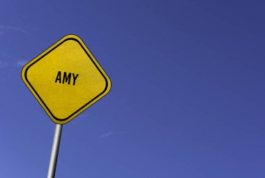 Amy - mavi arkaplanlı sarı tabela