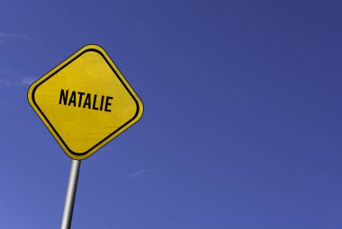 Natalie - mavi arkaplanlı sarı tabela