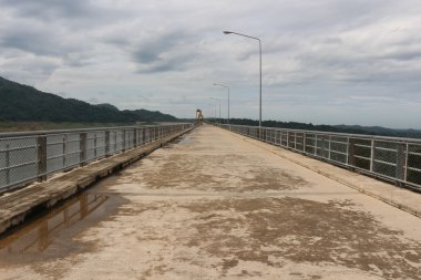 Khun Dan Prakarnchon Dam