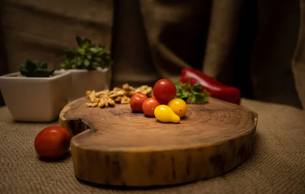 Close Cherry Tomatoes Wooden Board Various Vegetables Ingredients — Stock Photo, Image