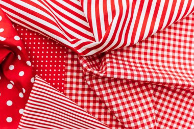 Kırmızı ve beyaz renklerde doğal bir kumaşın arkaplanı