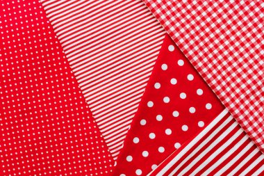 Kırmızı ve beyaz renklerde doğal bir kumaşın arkaplanı