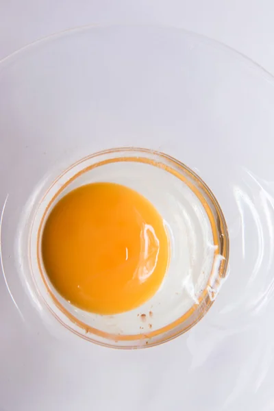 Сырые яичные желтки — стоковое фото