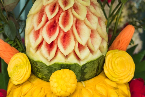 Prachtige kunst van fruit carving — Stockfoto