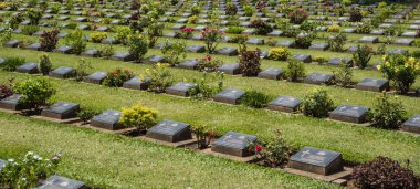 Kanchanaburi savaş mezarlığı