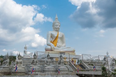 Beyaz Buda heykeli