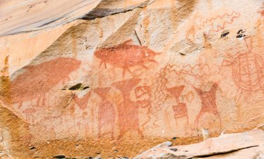 Duvardaki Antik Resim Sergisi