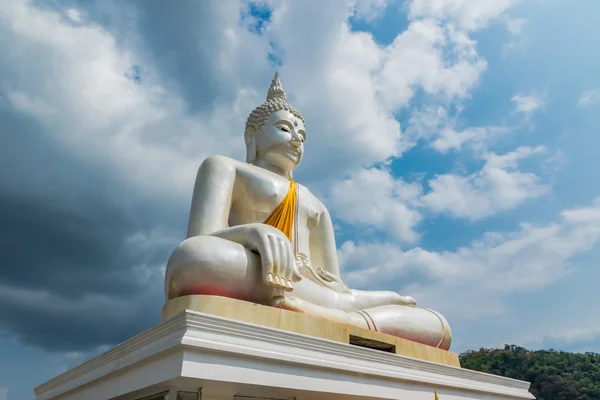 Bílá socha Buddhy — Stock fotografie