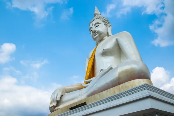 Vit buddha staty — Stockfoto