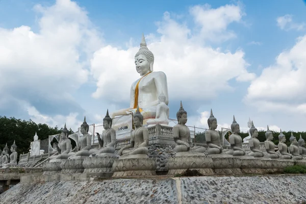 Vit buddha staty — Stockfoto