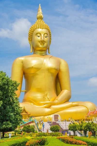 Μεγάλο χρυσό άγαλμα του Βούδα — Φωτογραφία Αρχείου