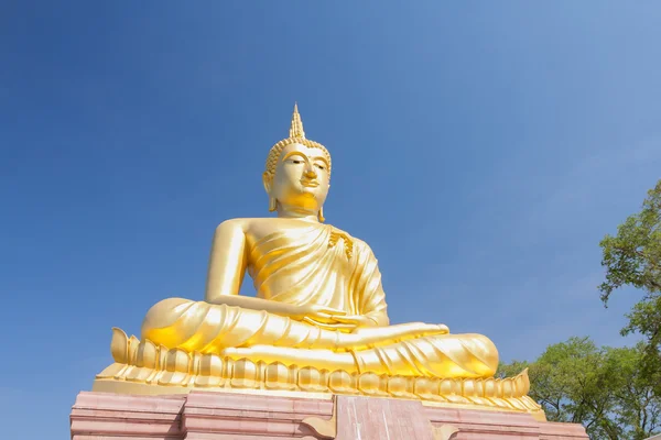 Guldbuddhastaty — Stockfoto