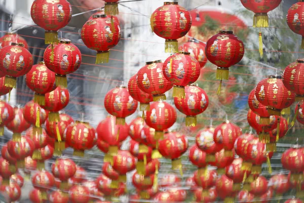 Le lanterne cinesi di Capodanno con testo di benedizione significano felice, sano e ricco . — Foto Stock