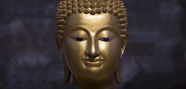 Złoty posąg Buddy z bliska — Zdjęcie stockowe