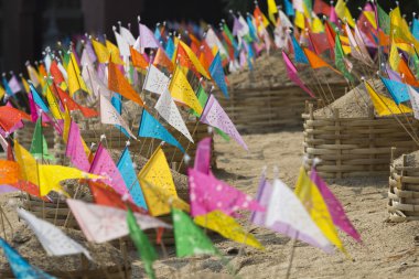 Kum pagoda tapınak üzerinde din bayrağı Sonkran Festivali, sabitlenmiş.