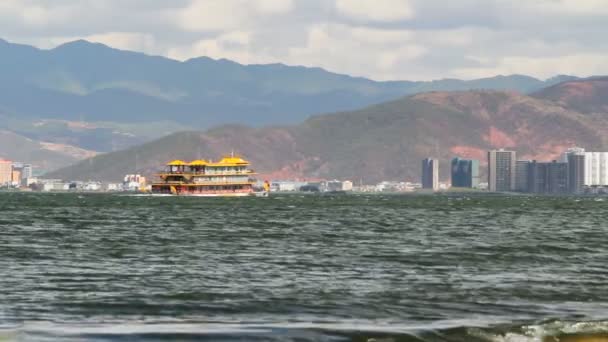 Crucero por el lago Erhai en Dalí, provincia de Yunnan, China — Vídeo de stock