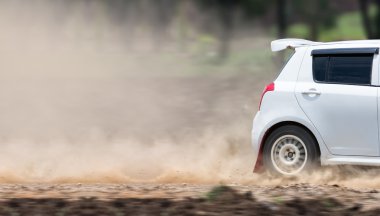 Kir parça araba ralli