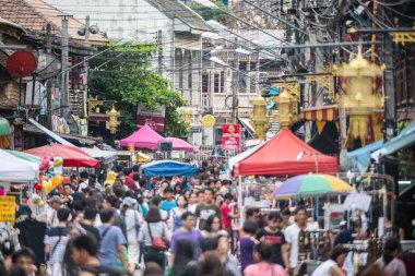 Kad Kong Ta sokak pazarı, Lampang, Thailand.