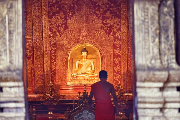 Sihing Buddy Phra jest najważniejszym posąg Buddy, Chiangmai. — Zdjęcie stockowe