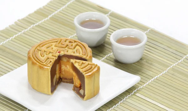 Moon cake with tea — Stock Photo, Image