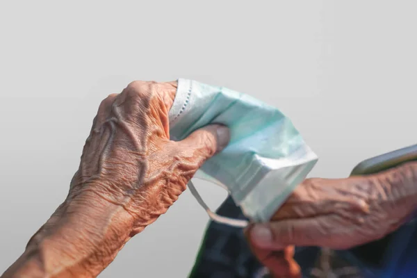 Elderly Woman Prepare Wearing Mask Protect Covid — Stock Photo, Image