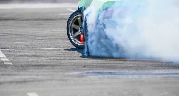 Zamknij Dryf Samochód Wyścigowy Zwiększenie Prędkości Placu Zabaw Drift — Zdjęcie stockowe