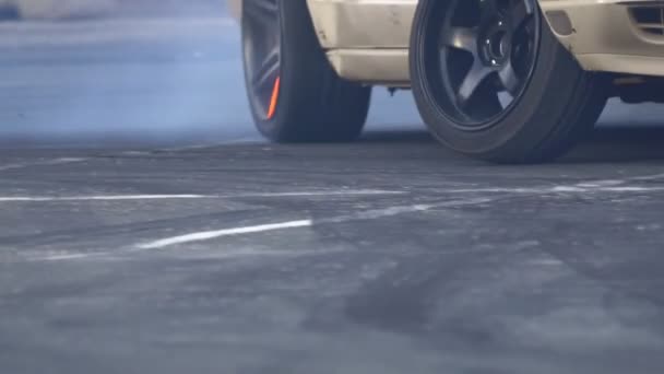 Serseri Çocuk Parkında Drift Yarış Arabasını Kapat — Stok video