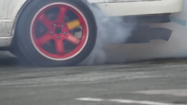 Serseri Çocuk Parkında Drift Yarış Arabasını Kapat — Stok video