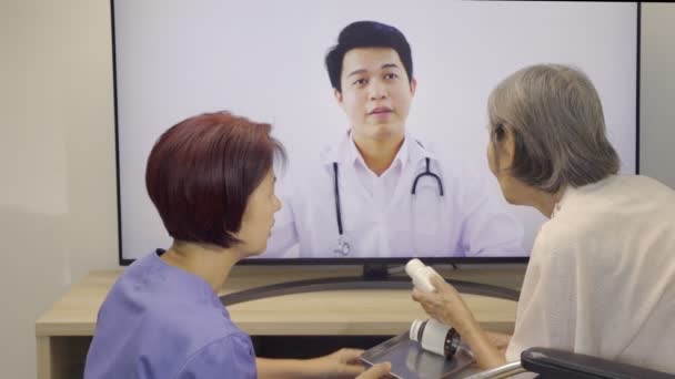 Femme Âgée Rencontrer Médecin Ligne Pour Consulter Sur Santé — Video