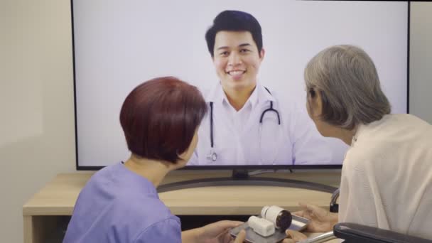 Mujer Anciana Reúnen Con Médico Línea Para Consultar Sobre Salud — Vídeos de Stock