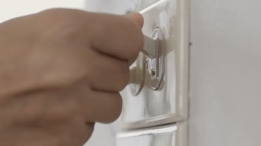 Dikey açma kapama düğmelerini aç-kapat.