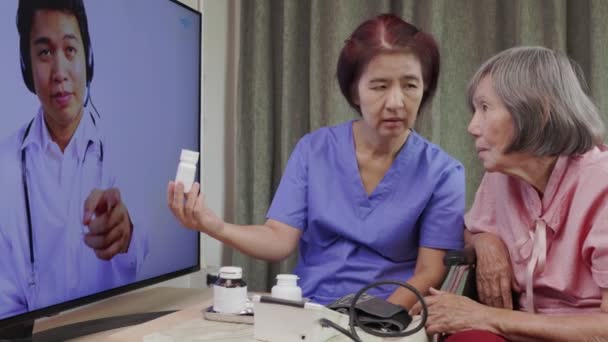 Ältere Frau Trifft Online Arzt Zum Gesundheitsberater — Stockvideo