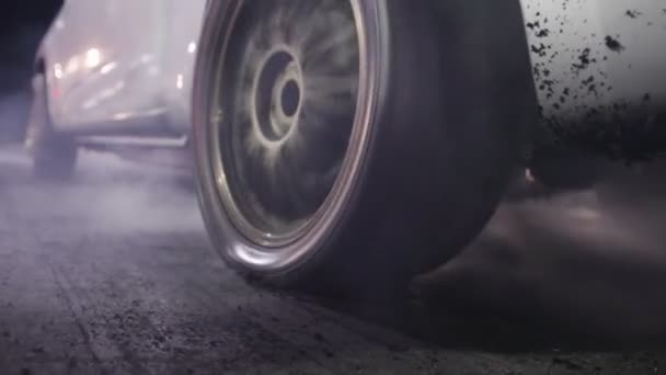 Yarış Pistinde Kalkış Çizgisinde Yarış Arabasının Lastiği Yanıyor — Stok video