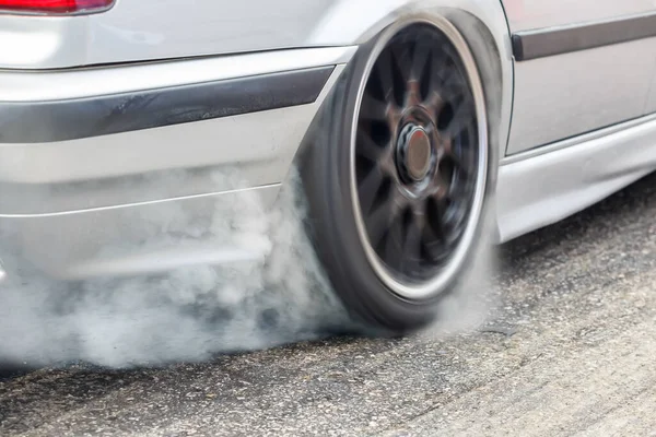 Race Drift Auto Bruciando Pneumatici Sulla Pista Velocità — Foto Stock