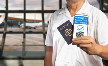 Dijital Covid aşı sertifikası veya cep telefonundaki aşı pasaportları.