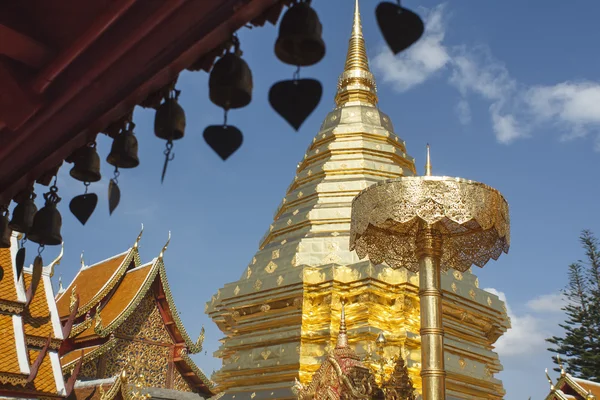 Pagoden i wat phra den doi suthep i chiang mai, thailand — Stockfoto