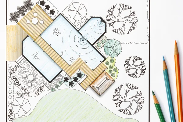 Landscape Architect diseña planos de jardín para patio trasero —  Fotos de Stock