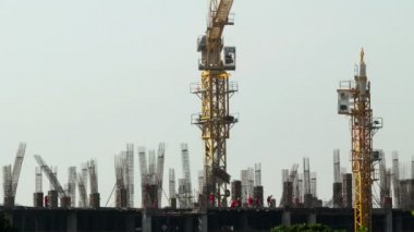 İşçi kadar Beton kalıp inşaat sitedeki ayarla.