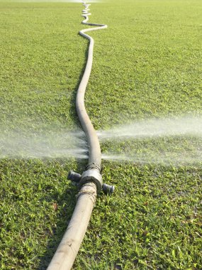 Boşa su - su hortumu deliğe gelen sızıntı